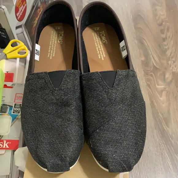 Toms Other - TOMS men classic charcoal herringbone size 8